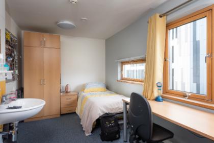 A band 3 shared bathroom bedroom in Goodricke College. Example room layout. Actual layout and furnishings may vary. 